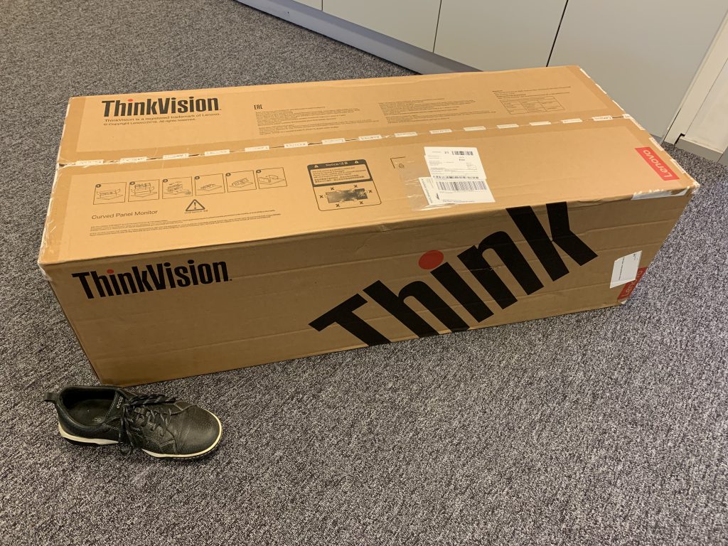ThinkVision P44w shipping box